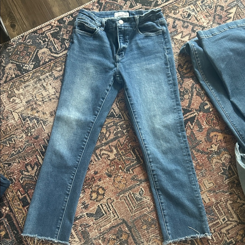 Stylish Women's Straight Leg Jeans in Blue